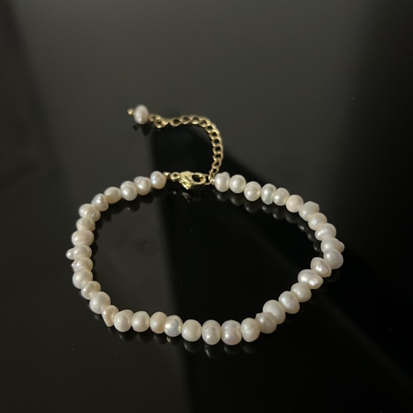 Freshwater Pearl Dainty Gold Finish Bracelet. - Picture 3 of 3